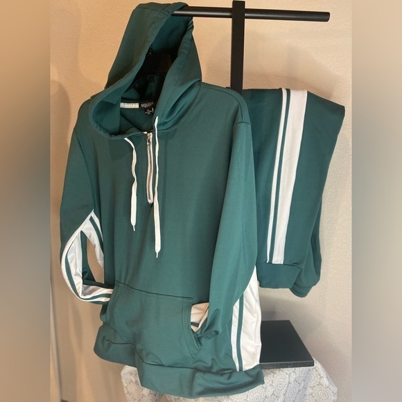 Rouge Collection~NWOT~Kelly Green/White Stripe Tracksuit~1/4 Zip~Hooded~Size 2X - Picture 1 of 16